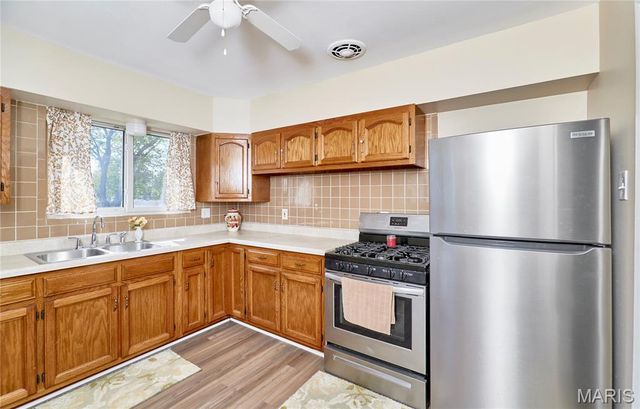 18 White Drive, St Louis, MO 63135