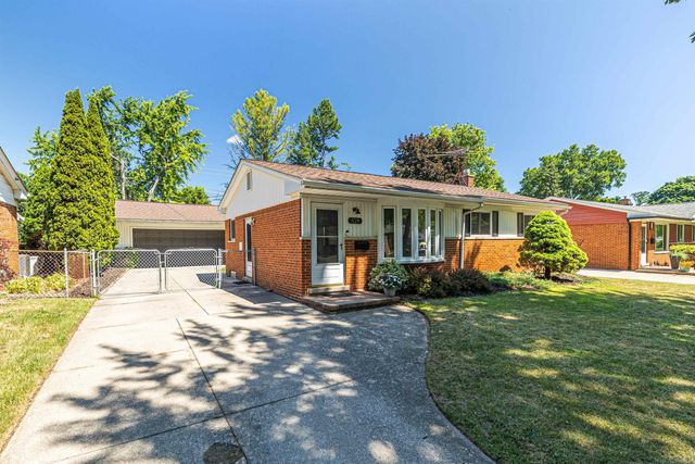 529 Rewold Drive, Rochester, MI 48307