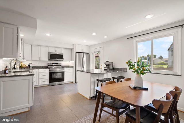 13321 HOUND RUN DR, Fairfax, VA 22033