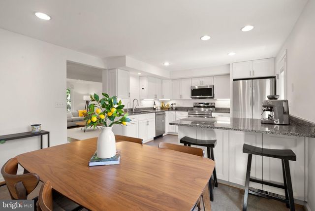 13321 HOUND RUN DR, Fairfax, VA 22033
