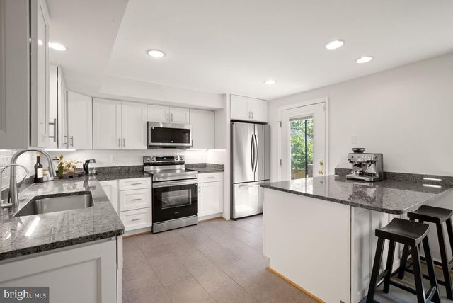 13321 HOUND RUN DR, Fairfax, VA 22033