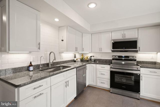 13321 HOUND RUN DR, Fairfax, VA 22033