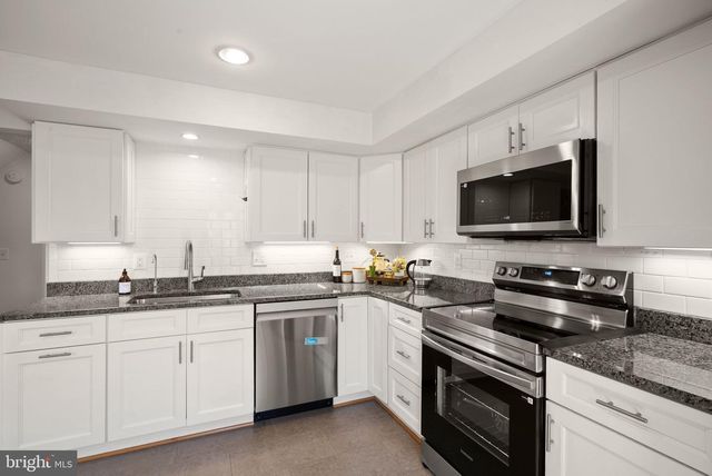 13321 HOUND RUN DR, Fairfax, VA 22033