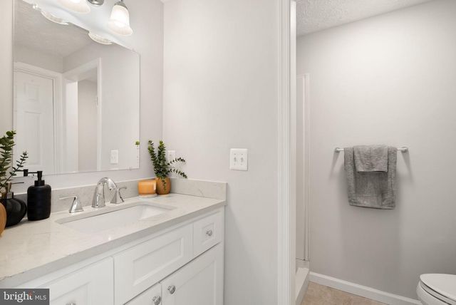 13321 HOUND RUN DR, Fairfax, VA 22033