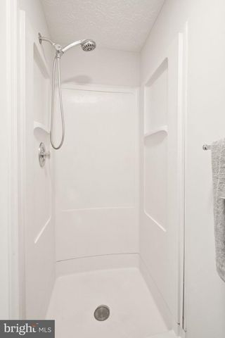 13321 HOUND RUN DR, Fairfax, VA 22033