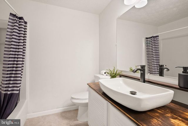 13321 HOUND RUN DR, Fairfax, VA 22033