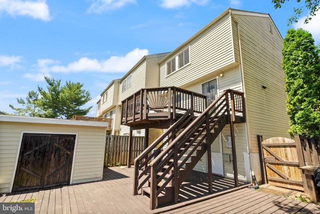 13321 HOUND RUN DR, Fairfax, VA 22033