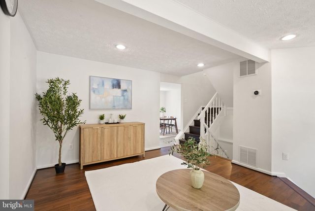 13321 HOUND RUN DR, Fairfax, VA 22033