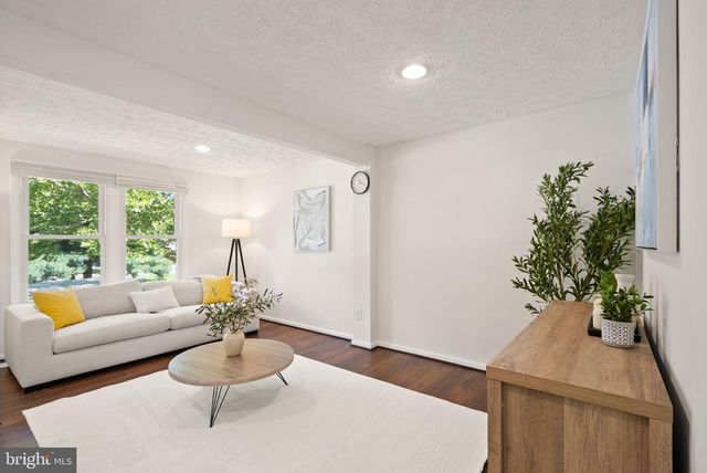 13321 HOUND RUN DR, Fairfax, VA 22033