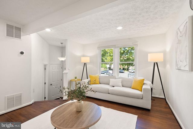 13321 HOUND RUN DR, Fairfax, VA 22033
