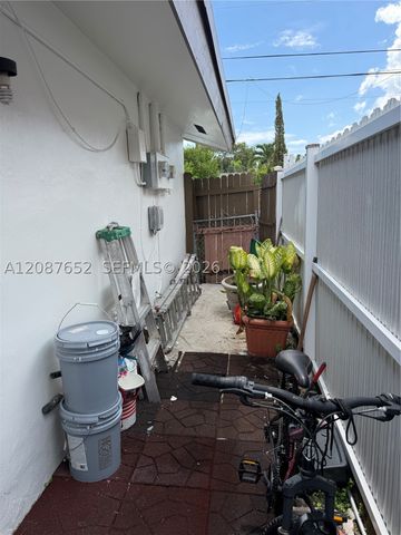 3405 SW 24th St, Miami, FL 33145