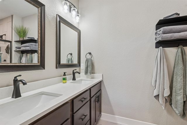 2835 Crescent Ridge Drive, Waukee, IA 50263