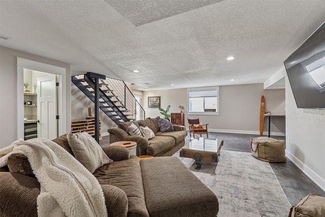 2835 Crescent Ridge Drive, Waukee, IA 50263