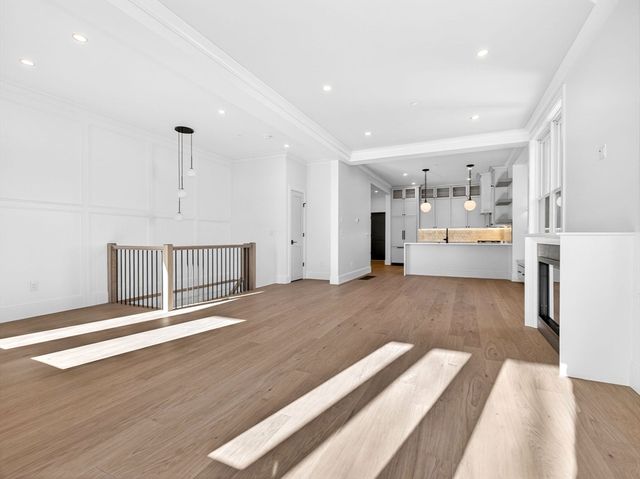 427 E 6th St 1, Boston, MA 02127