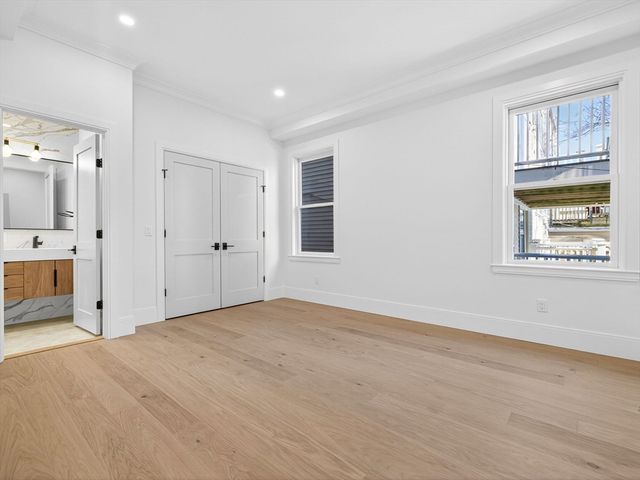 427 E 6th St 1, Boston, MA 02127