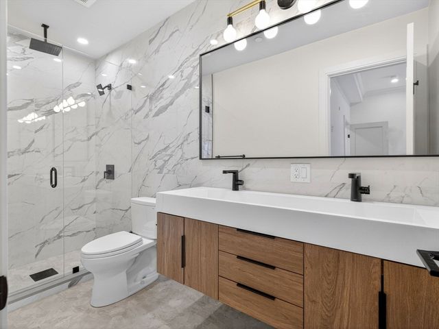 427 E 6th St 1, Boston, MA 02127