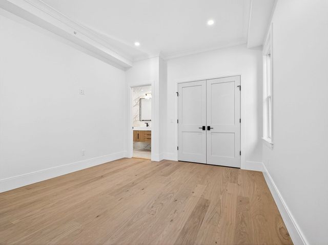 427 E 6th St 1, Boston, MA 02127