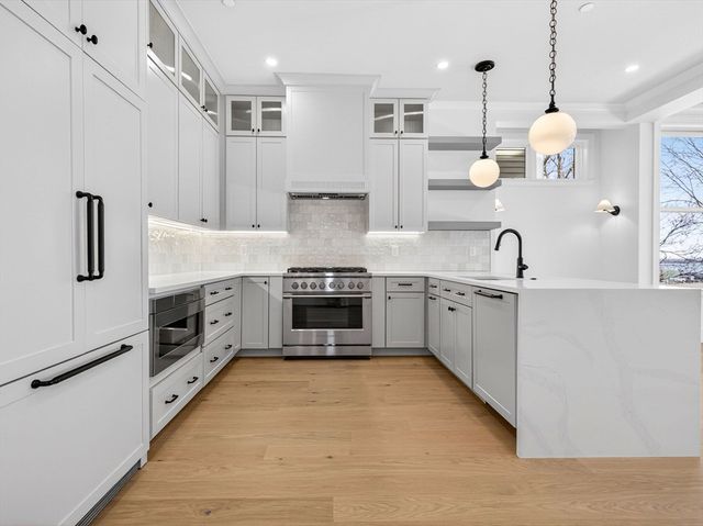 427 E 6th St 1, Boston, MA 02127