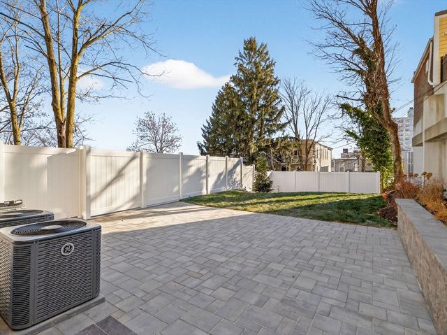 427 E 6th St 1, Boston, MA 02127