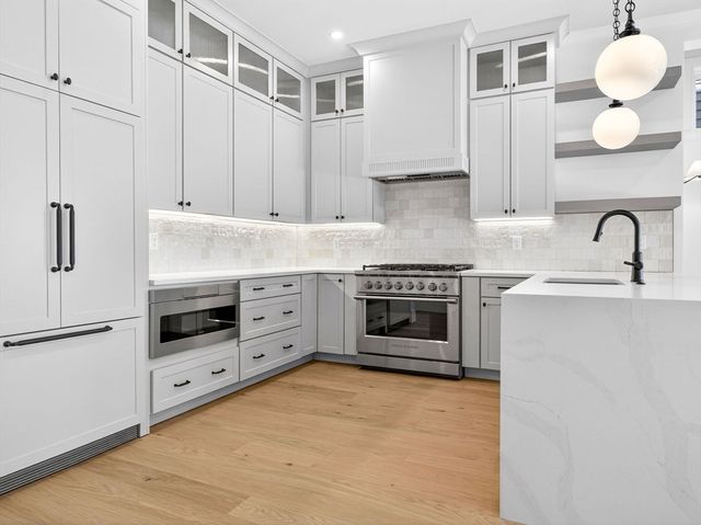 427 E 6th St 1, Boston, MA 02127