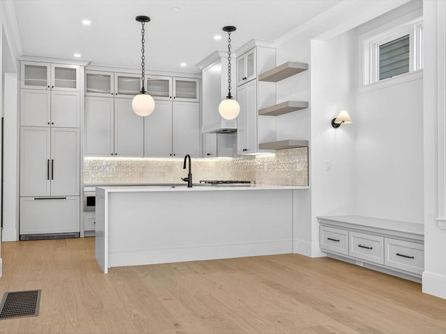 427 E 6th St 1, Boston, MA 02127