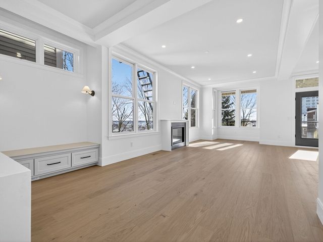 427 E 6th St 1, Boston, MA 02127