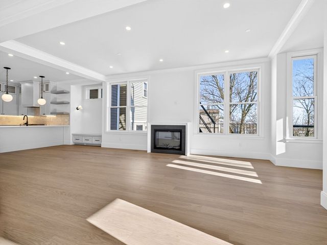 427 E 6th St 1, Boston, MA 02127