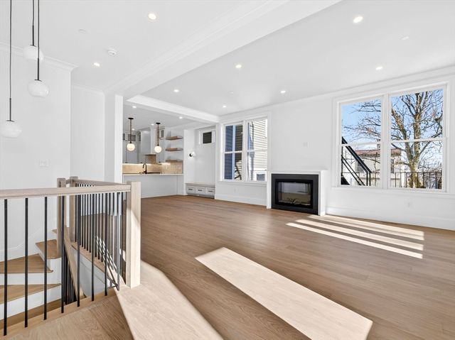 427 E 6th St 1, Boston, MA 02127