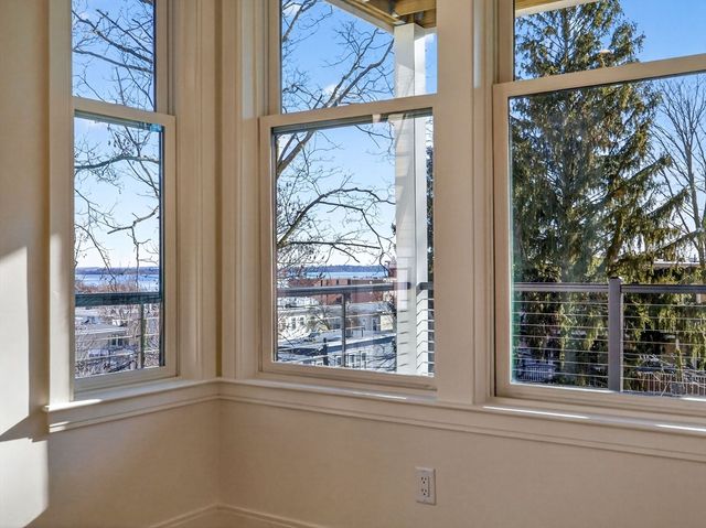 427 E 6th St 1, Boston, MA 02127