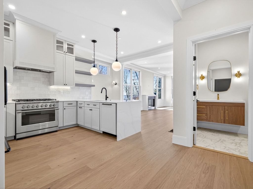 427 E 6th St 1, Boston, MA 02127