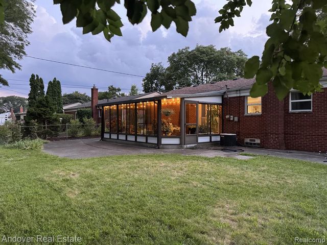 14194 Park Street, Livonia, MI 48154