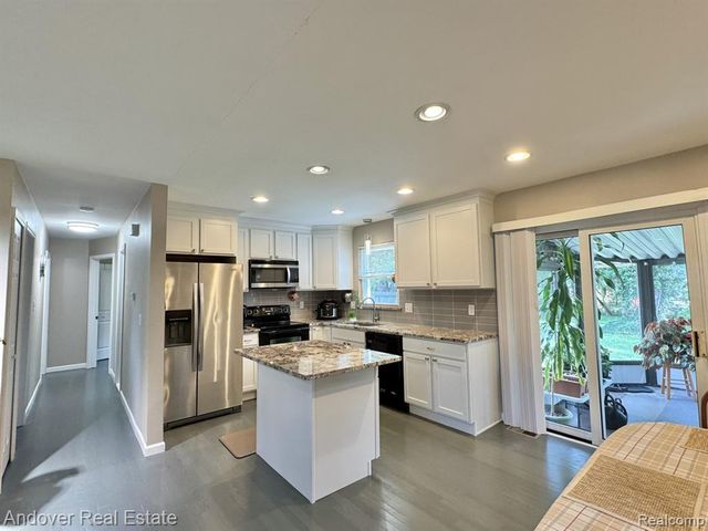 14194 Park Street, Livonia, MI 48154