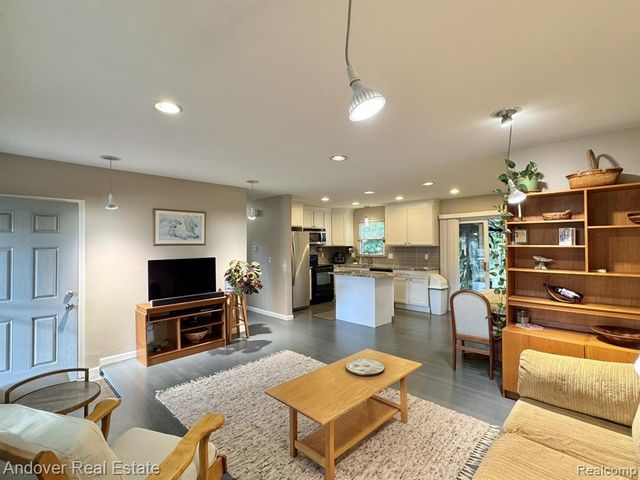 14194 Park Street, Livonia, MI 48154