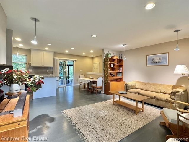 14194 Park Street, Livonia, MI 48154