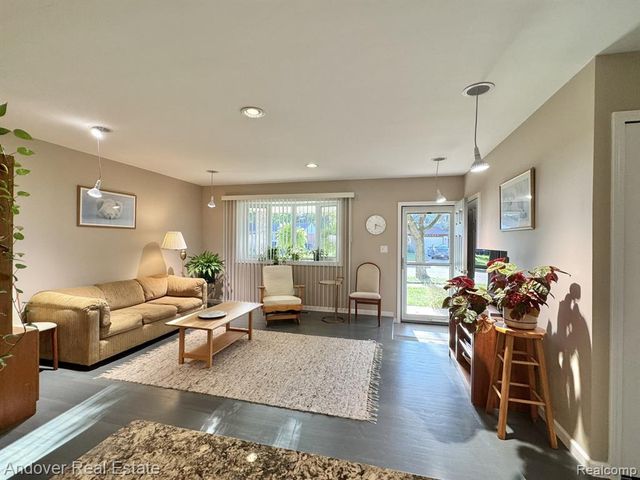 14194 Park Street, Livonia, MI 48154