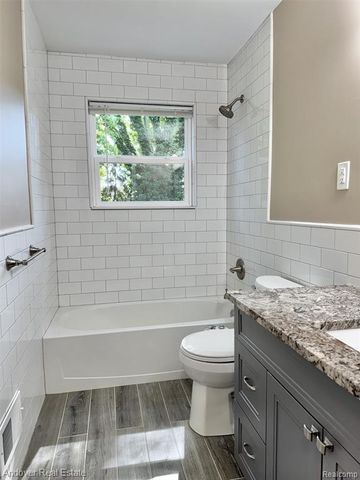 14194 Park Street, Livonia, MI 48154