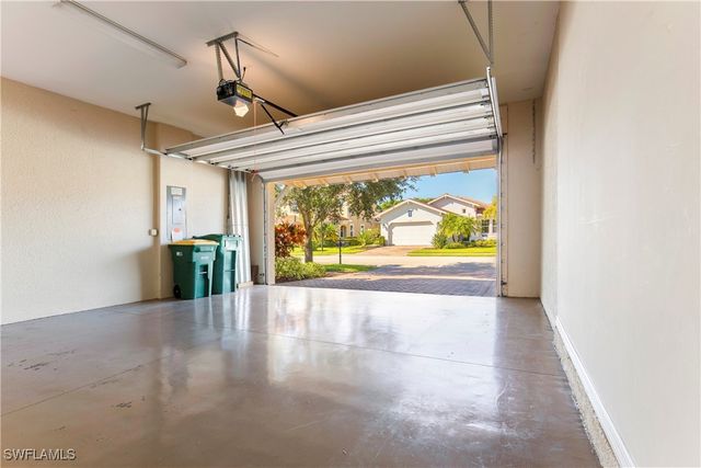 13515 Cambridge LN, Naples, FL 34109