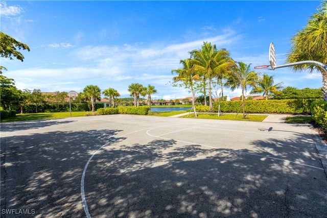 13515 Cambridge LN, Naples, FL 34109