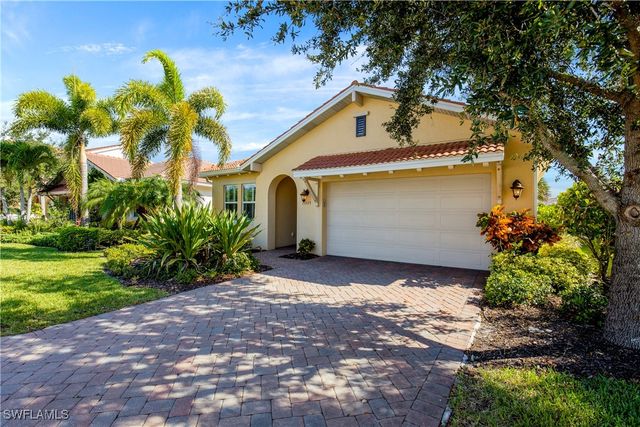 13515 Cambridge LN, Naples, FL 34109