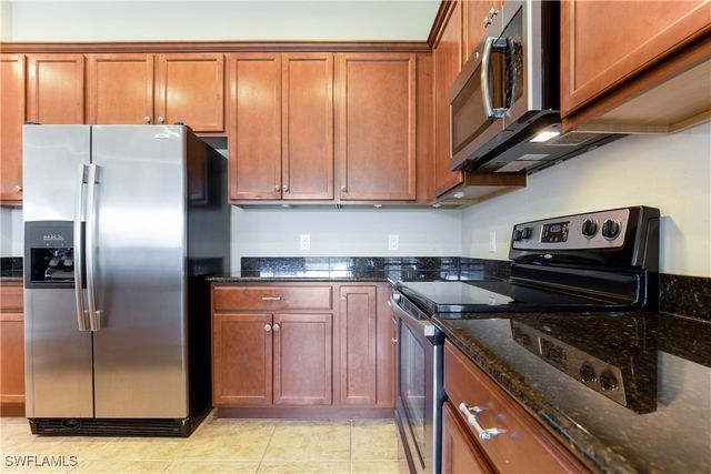 13515 Cambridge LN, Naples, FL 34109