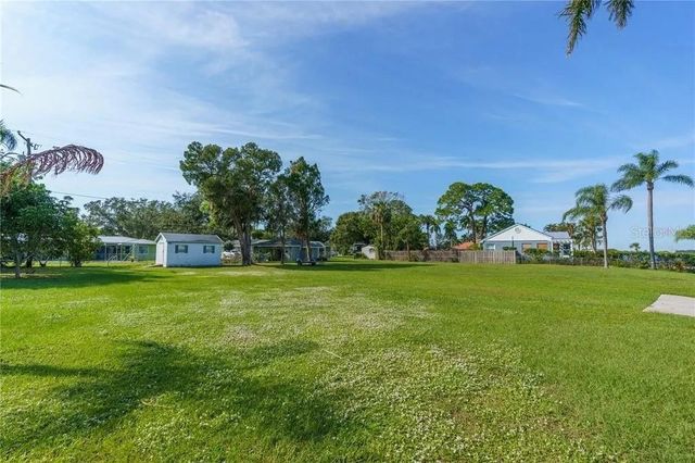 2520 RIVERSIDE DRIVE E, Bradenton, FL 34208