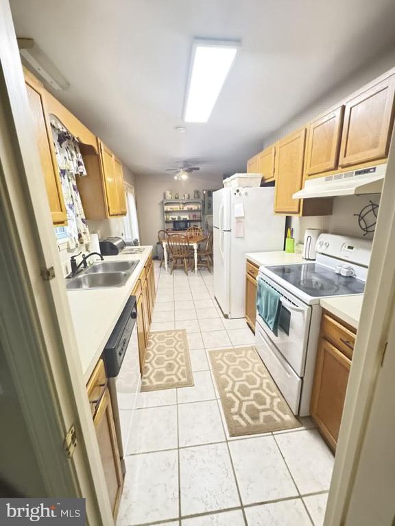 Image 9 of property listing at 125 SHAMROCK DR, Salisbury, MD 21804