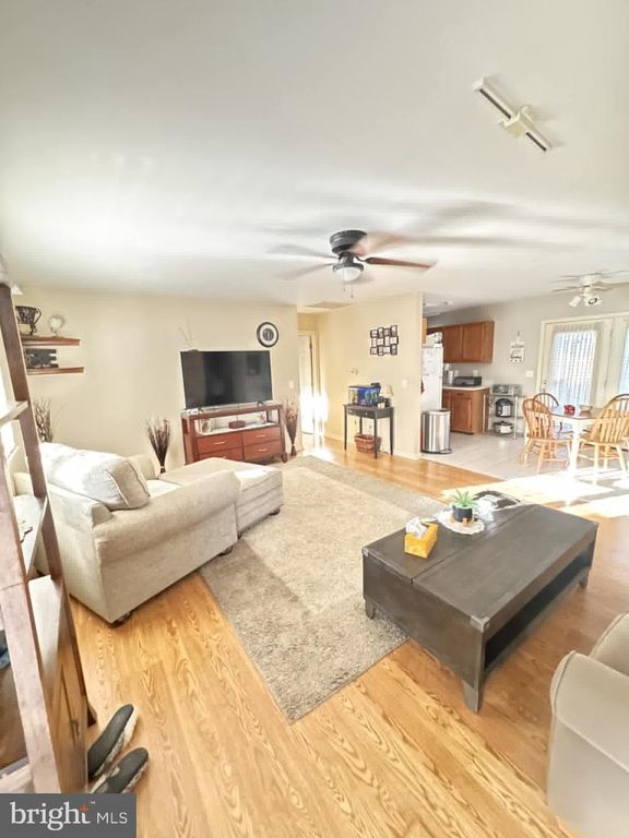Image 4 of property listing at 125 SHAMROCK DR, Salisbury, MD 21804