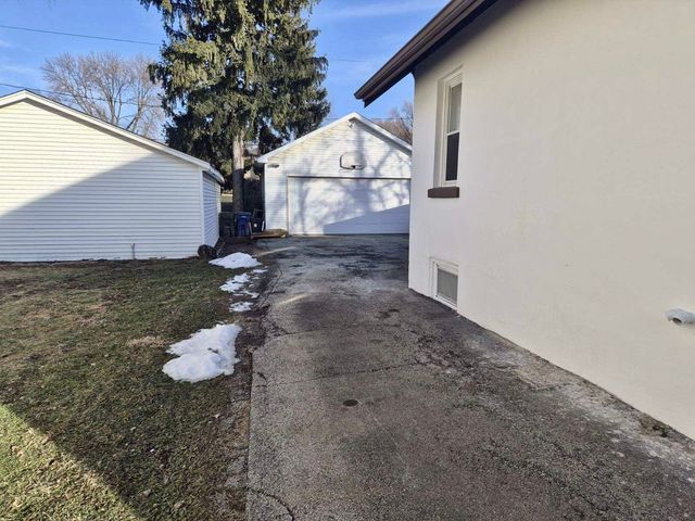 24 S Huffman Street, Naperville, IL 60540