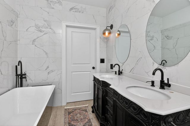 24 S Huffman Street, Naperville, IL 60540