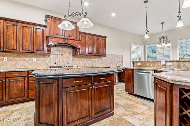 1201 CALLE LAGO Drive, El Paso, TX 79912