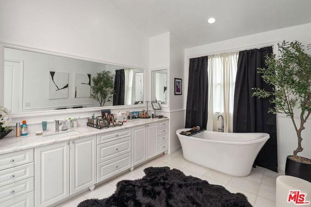 2415 S Beverly Drive, Los Angeles, CA 90034