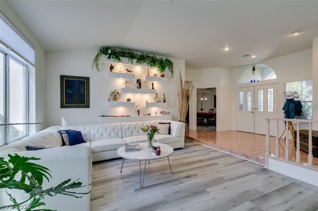 7813 Waterfalls Avenue, Las Vegas, NV 89128