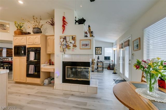 7813 Waterfalls Avenue, Las Vegas, NV 89128