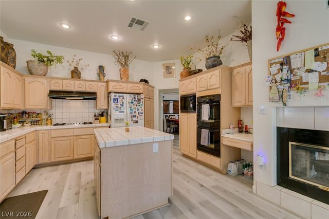 7813 Waterfalls Avenue, Las Vegas, NV 89128